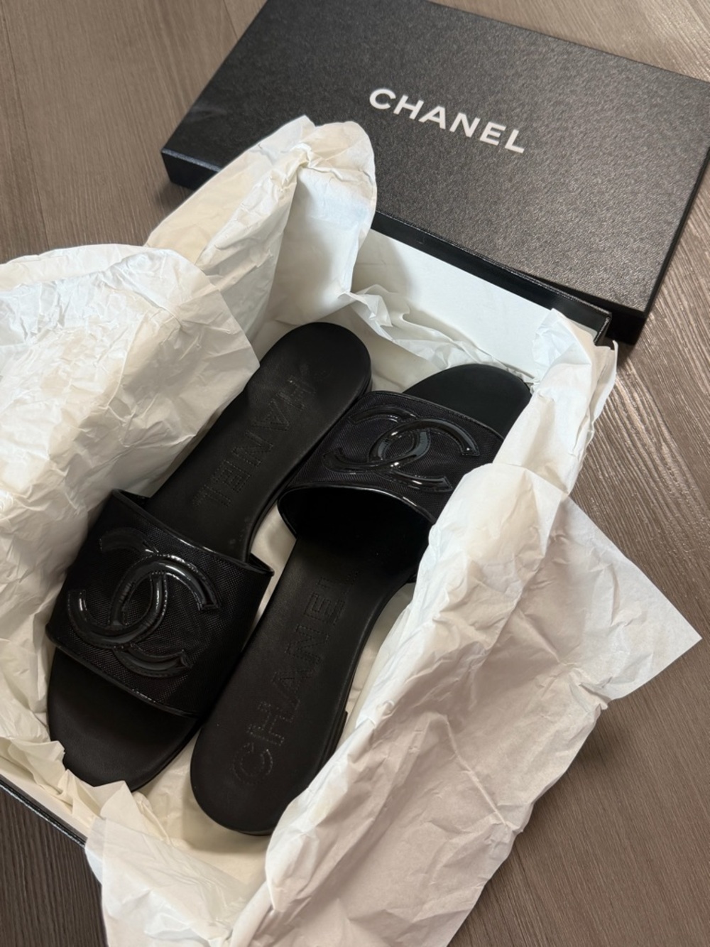 CHANEL Black Interlocking Logo Slide Sandals 39C - Picture 6 of 8
